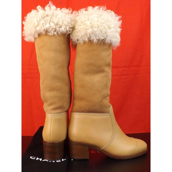 NIB CHANEL BEIGE LEATHER SUEDE CC LOGO SHEARLING HEEL TALL BOOTS 37.5 $1825 - Picture 10 of 12